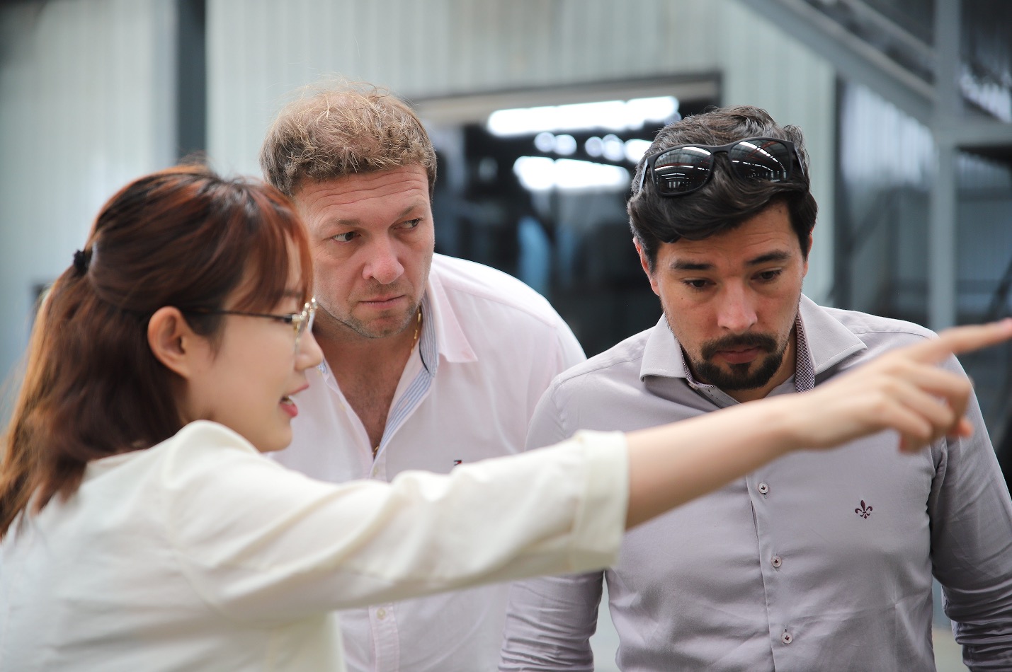 Bem-vindo aos clientes para visitar a fábrica